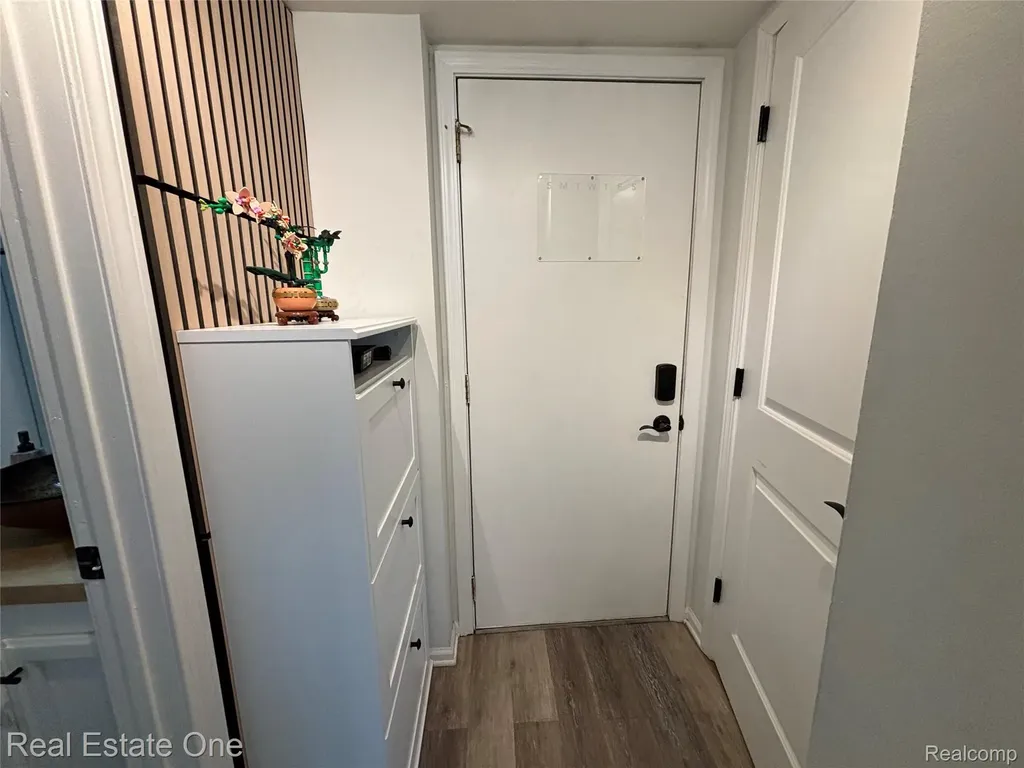 66 Meadow Wood Drive Rochester Hills City MI 48307