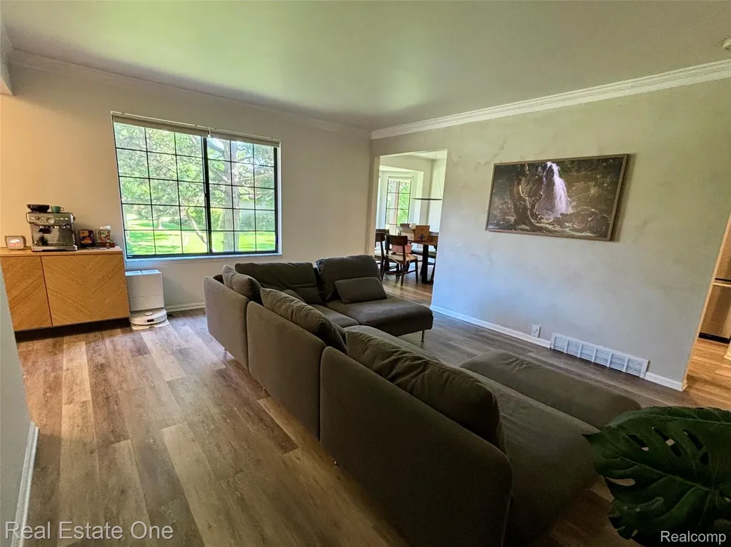 66 Meadow Wood Drive Rochester Hills City MI 48307