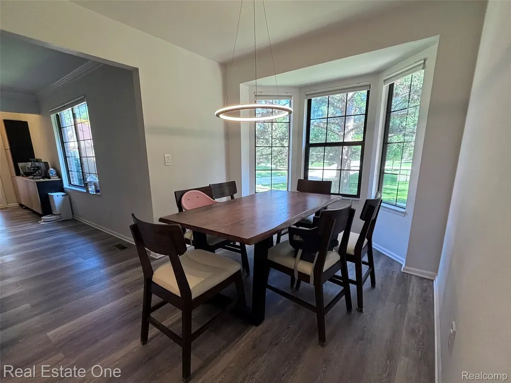 66 Meadow Wood Drive Rochester Hills City MI 48307