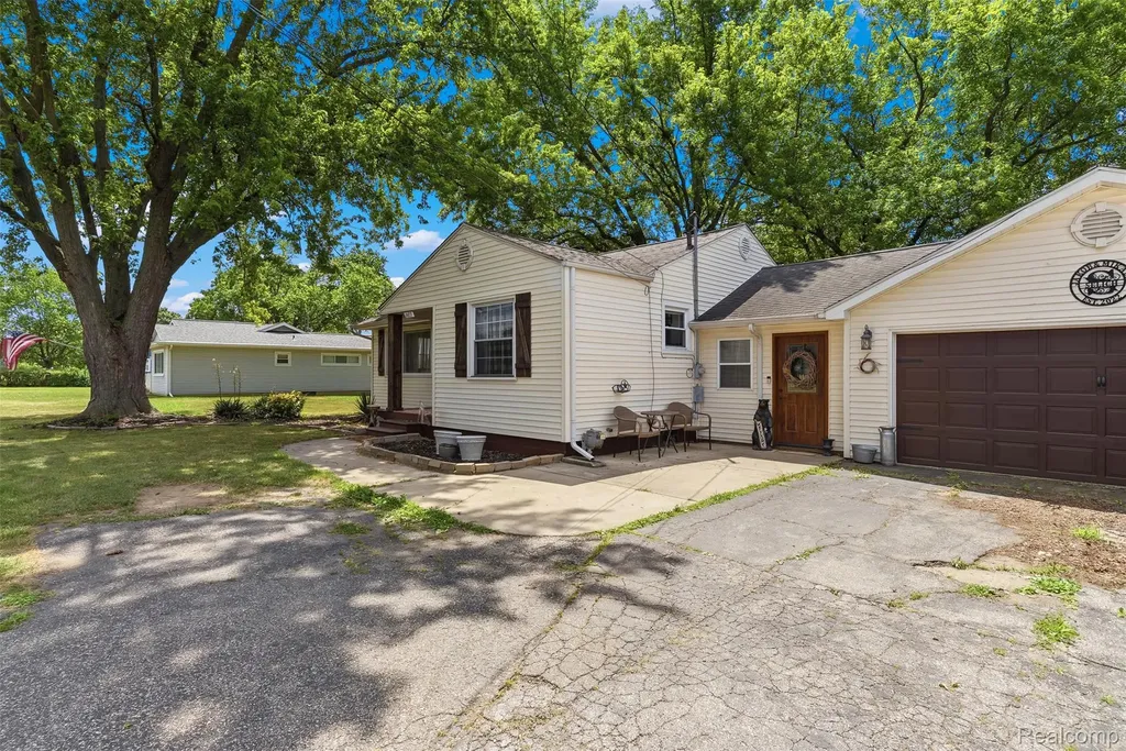 8403 Miller Road Swartz Creek City MI 48473