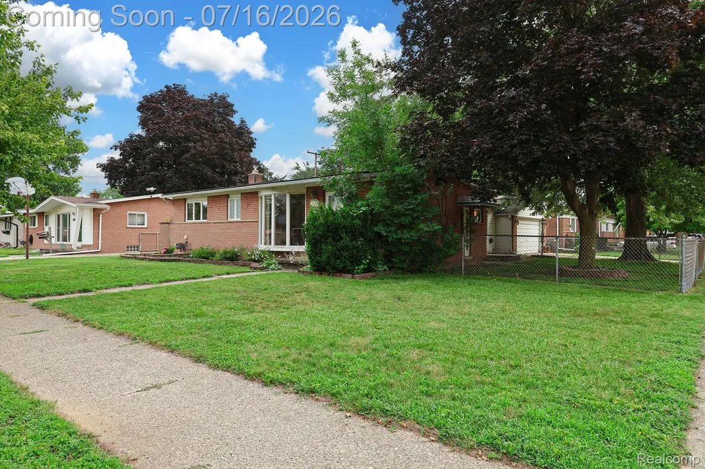 31141 Gladys Avenue Westland City MI 48185