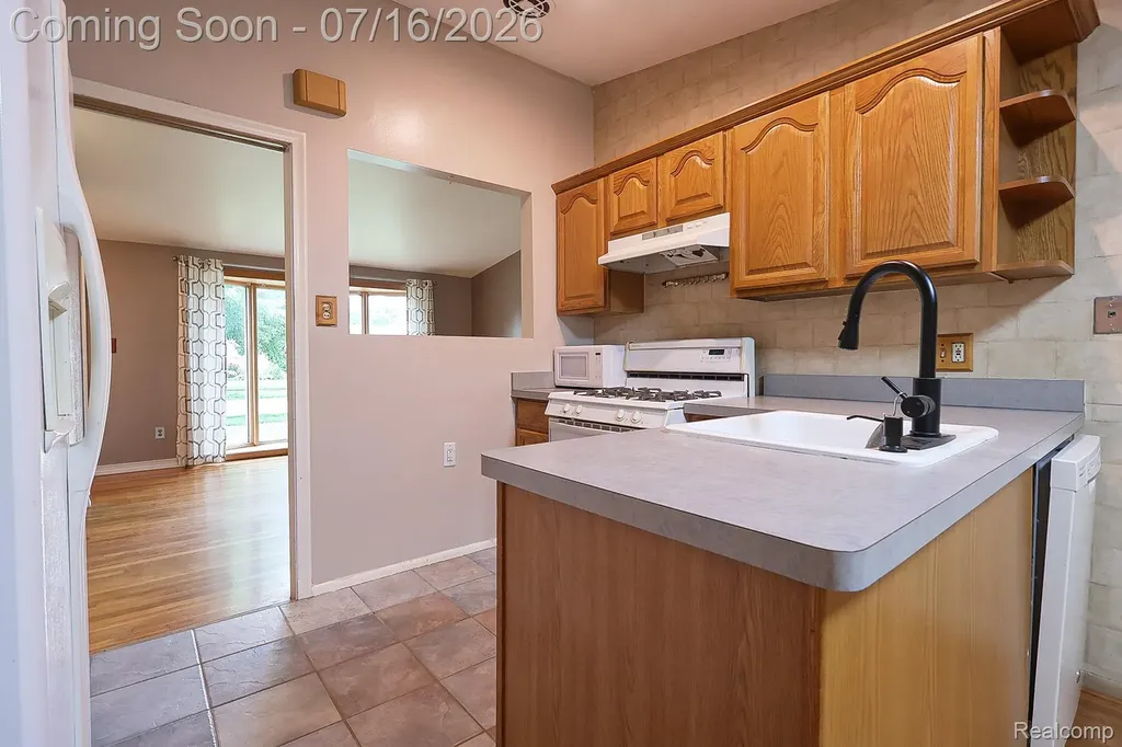 31141 Gladys Avenue Westland City MI 48185