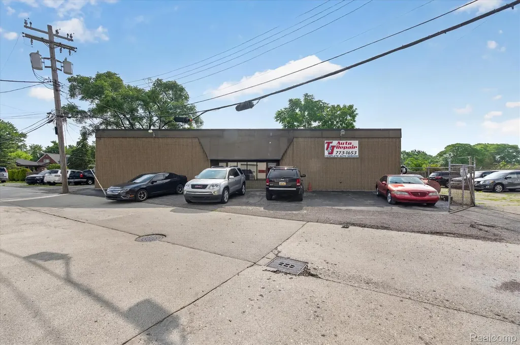 16550 Wilson Avenue Eastpointe City MI 48021