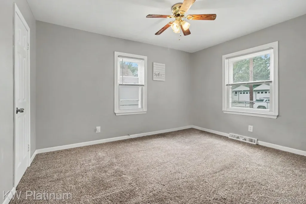 29123 Powers Street Westland City MI 48186