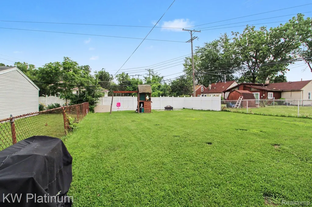 29123 Powers Street Westland City MI 48186