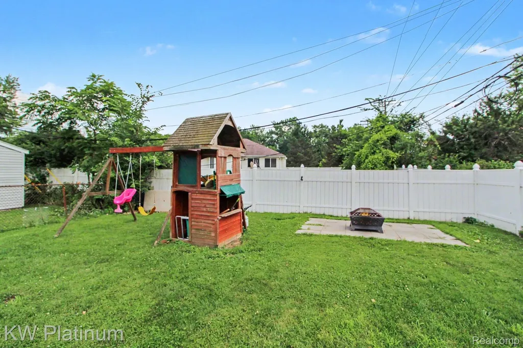 29123 Powers Street Westland City MI 48186