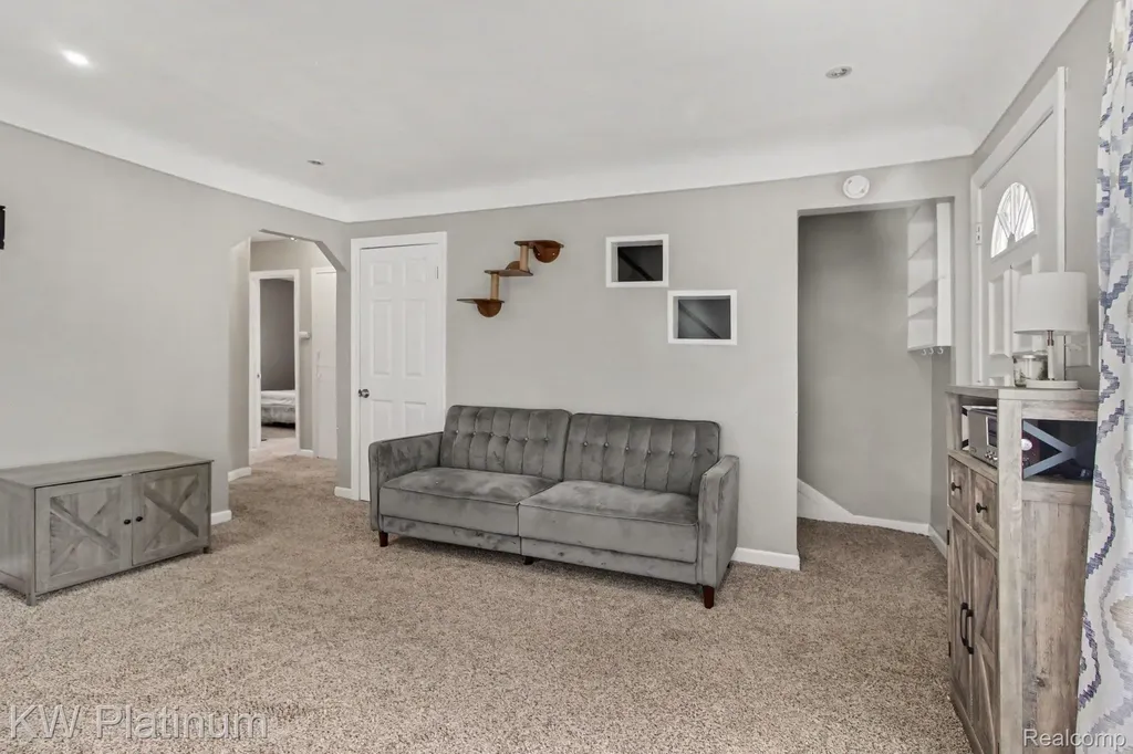 29123 Powers Street Westland City MI 48186