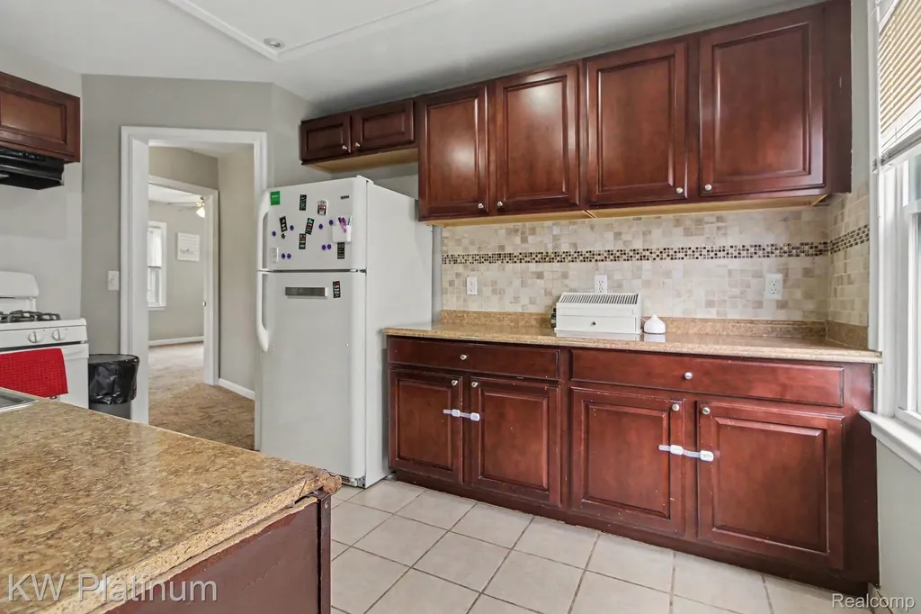 29123 Powers Street Westland City MI 48186