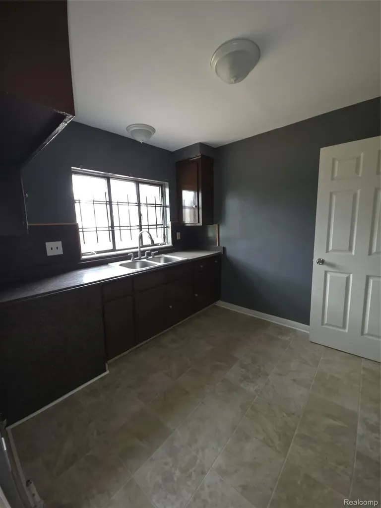 18432 Greenfield Road Detroit City MI 48235