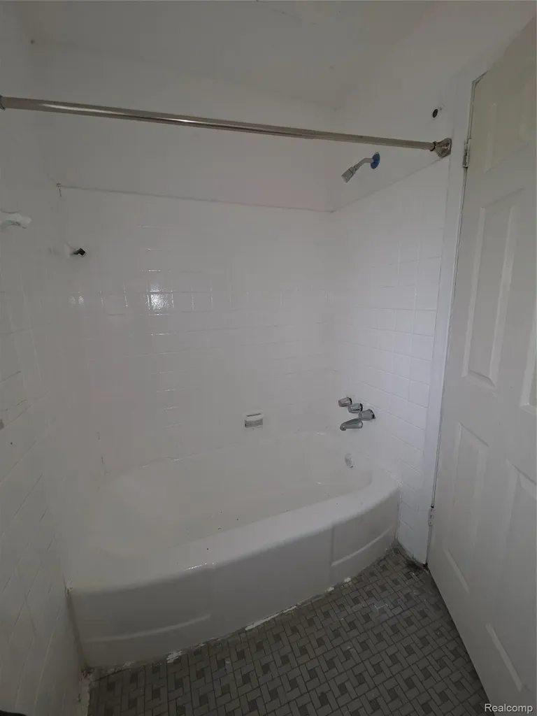 18432 Greenfield Road Detroit City MI 48235