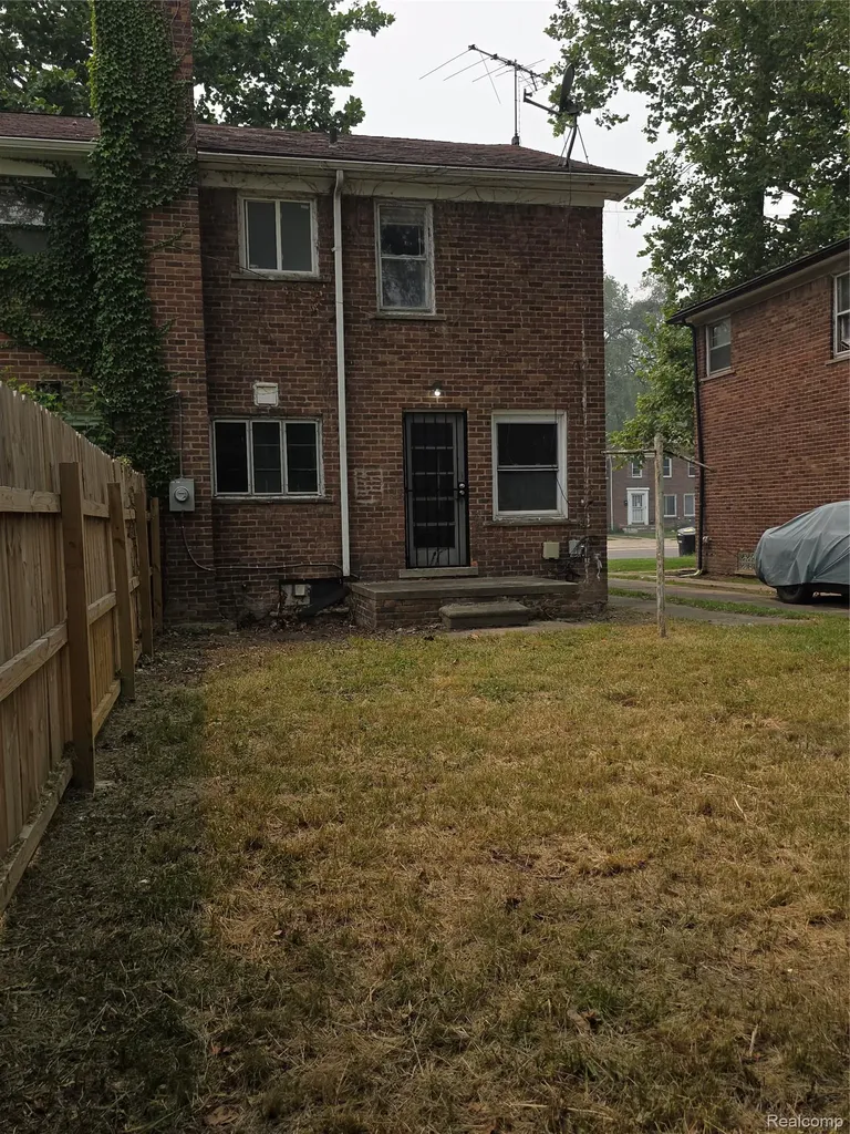 18432 Greenfield Road Detroit City MI 48235