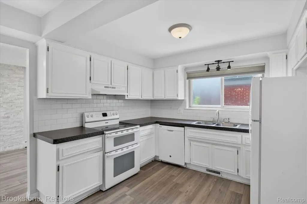 34294 Greentrees Road Sterling Heights City MI 48312