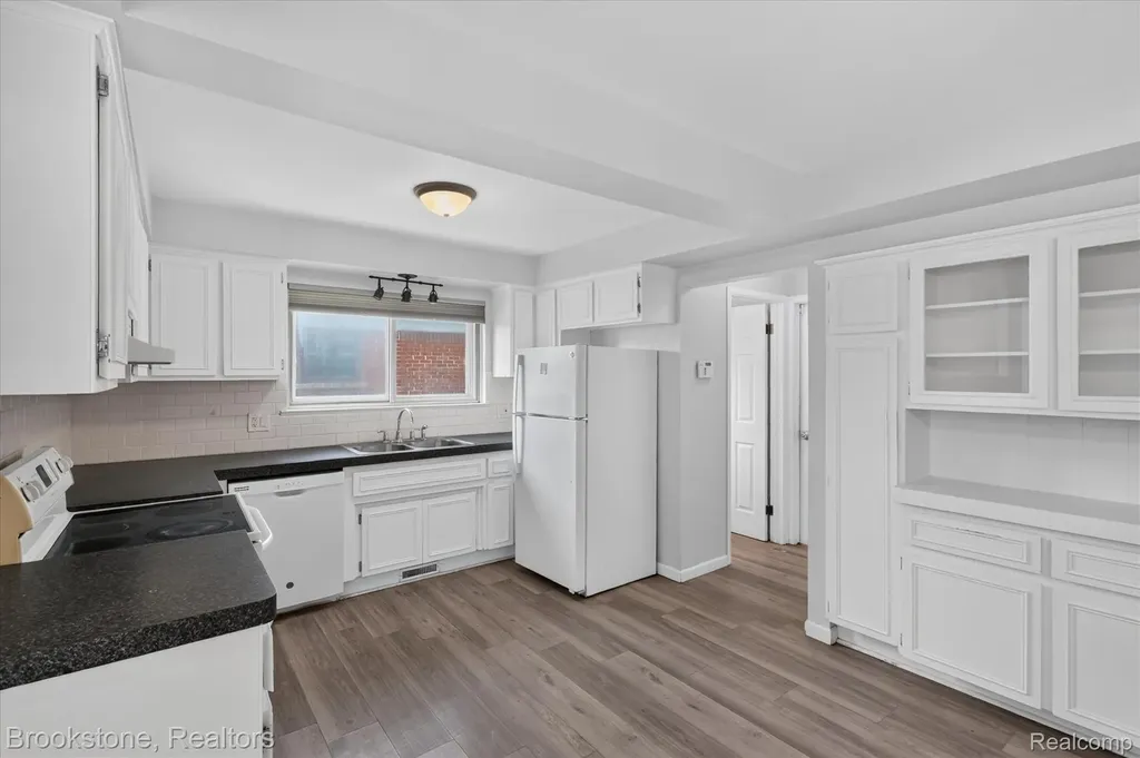 34294 Greentrees Road Sterling Heights City MI 48312