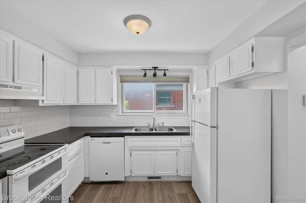 34294 Greentrees Road Sterling Heights City MI 48312