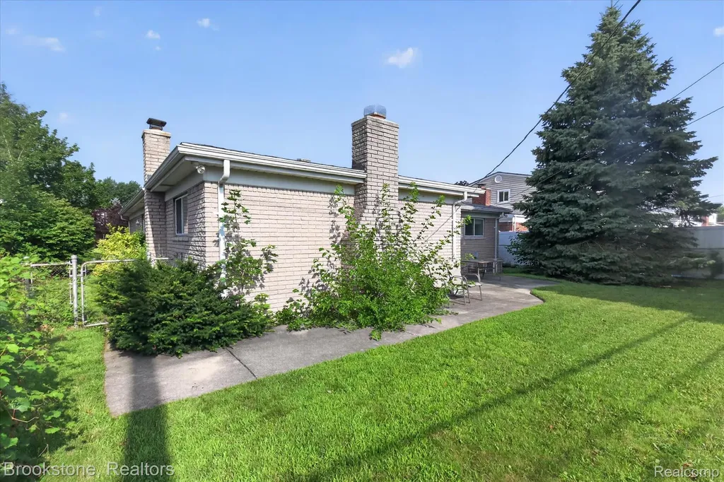 34294 Greentrees Road Sterling Heights City MI 48312