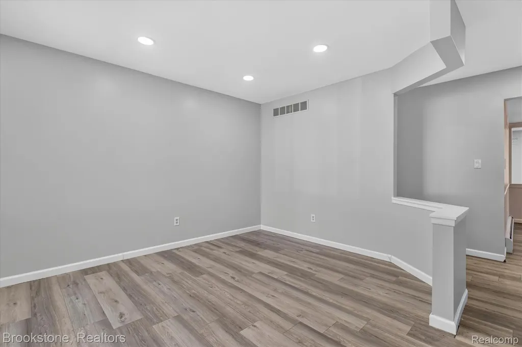 34294 Greentrees Road Sterling Heights City MI 48312