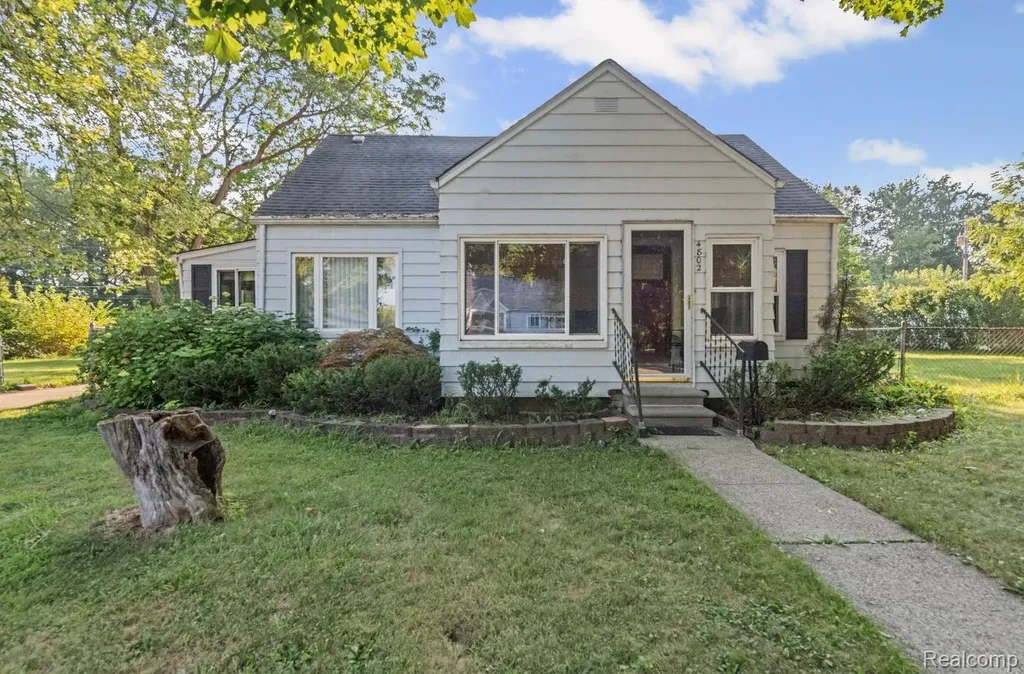 4802 Hazel Street Dearborn Heights City MI 48125