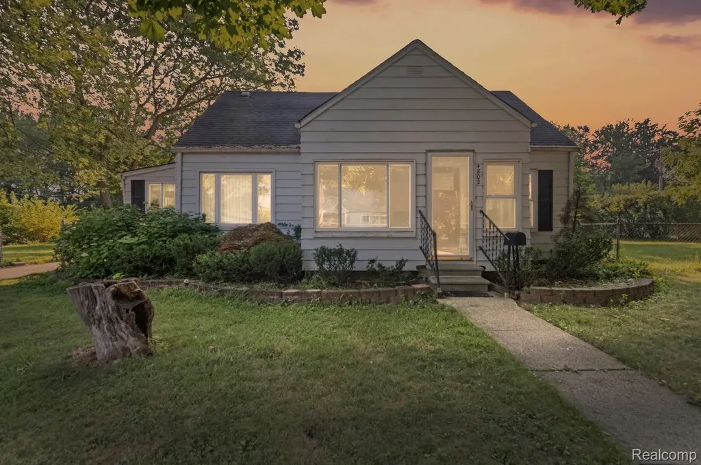 4802 Hazel Street Dearborn Heights City MI 48125