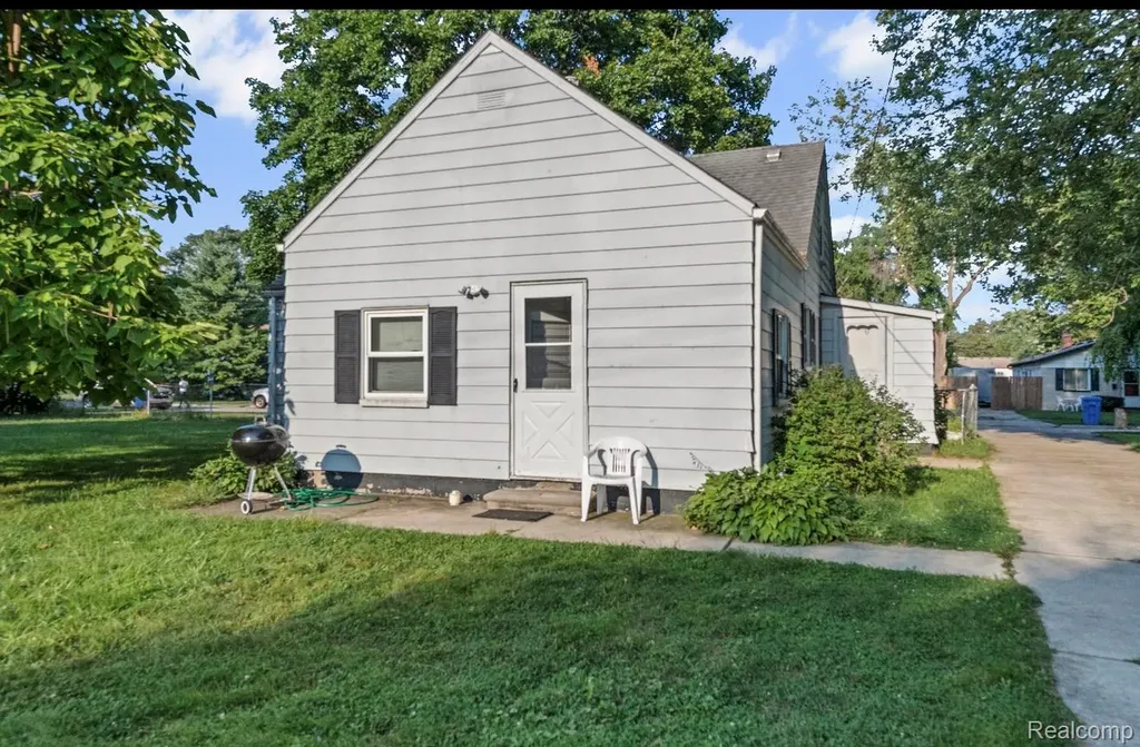 4802 Hazel Street Dearborn Heights City MI 48125