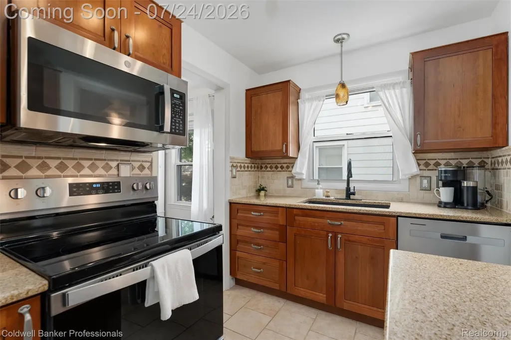 300 S Minerva Avenue Royal Oak City MI 48067
