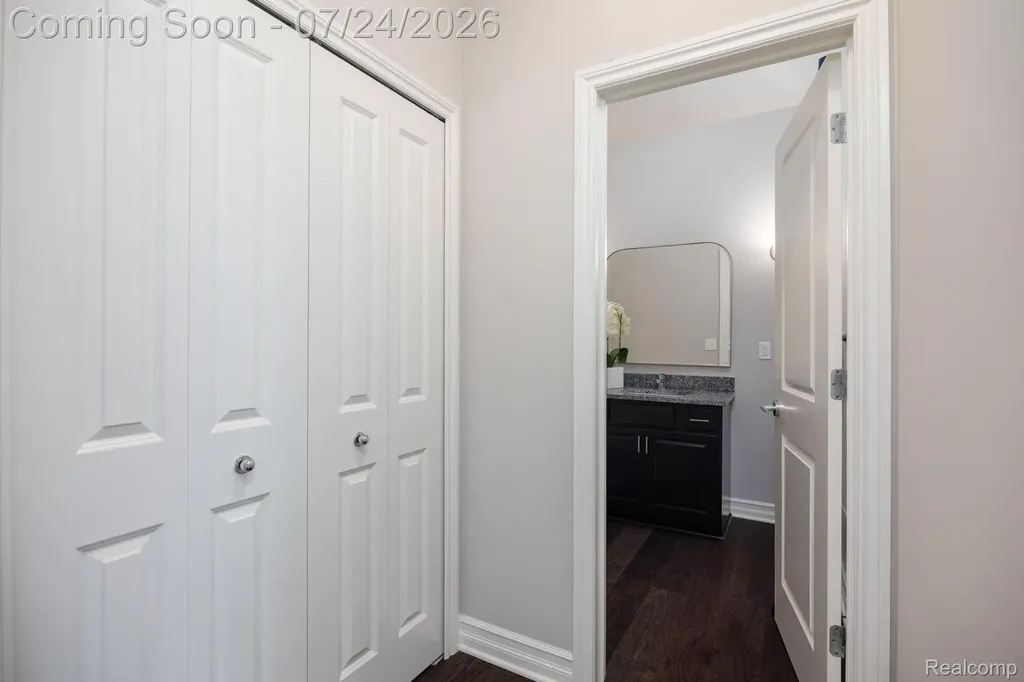 3534 Birchmount Drive Troy City MI 48083