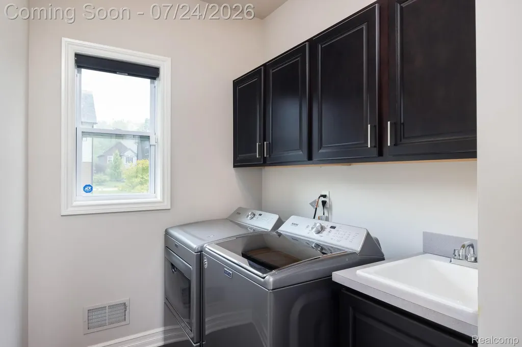 3534 Birchmount Drive Troy City MI 48083