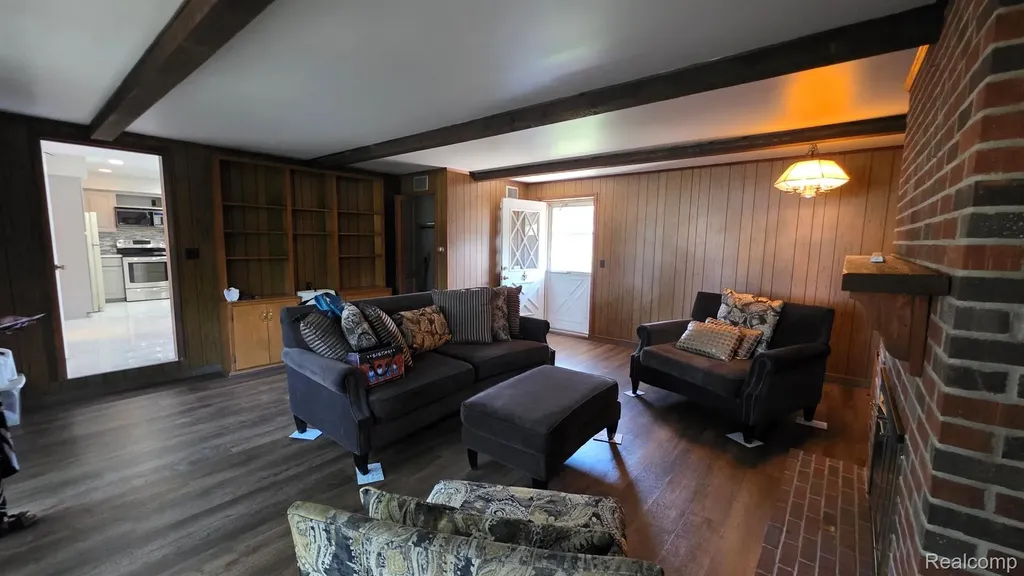 21150 Beaconsfield Street St. Clair Shores City MI 48080