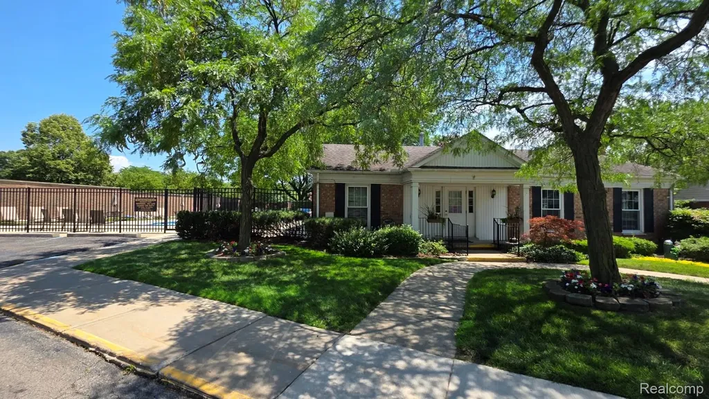 21150 Beaconsfield Street St. Clair Shores City MI 48080