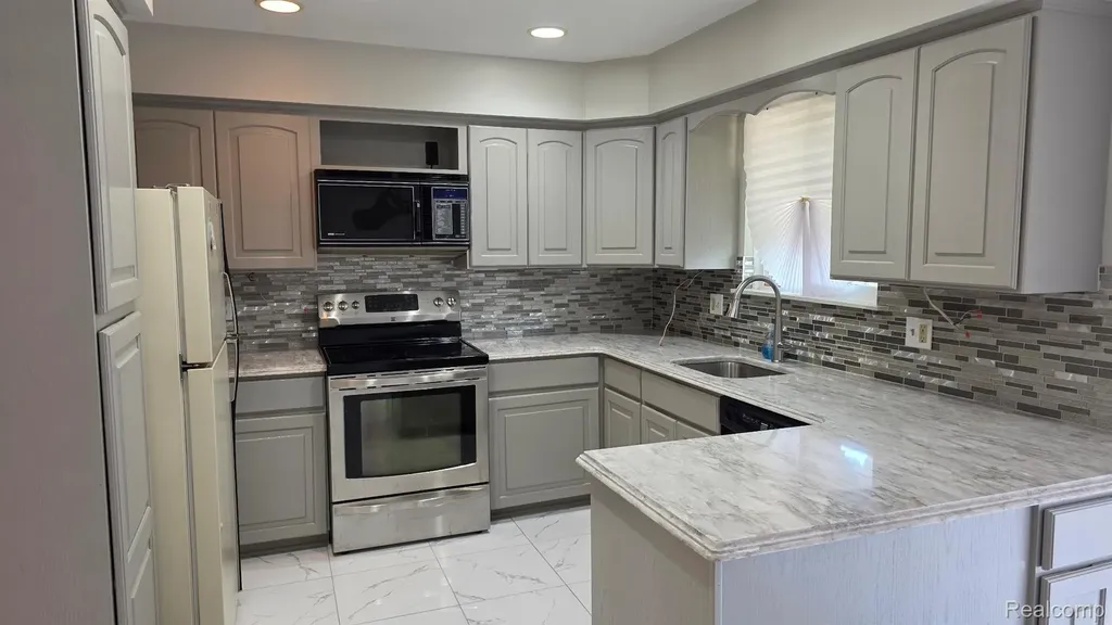 21150 Beaconsfield Street St. Clair Shores City MI 48080