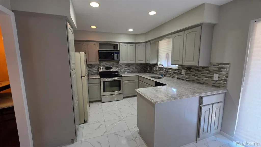 21150 Beaconsfield Street St. Clair Shores City MI 48080