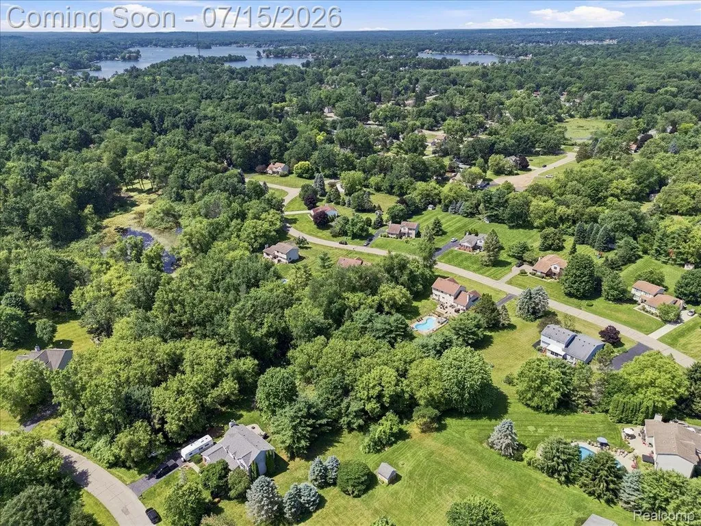 4638 Fox Chase Drive White Lake Charter Township MI 48383