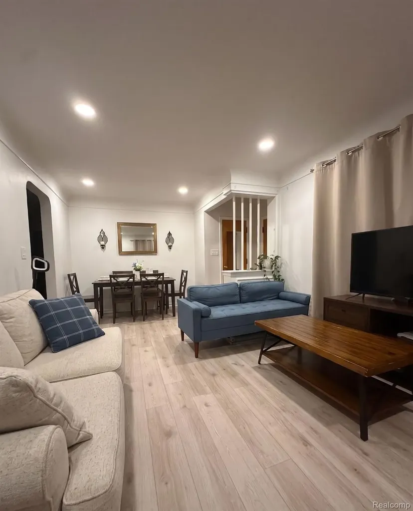 1500 Sherwood Court Dearborn City MI 48124