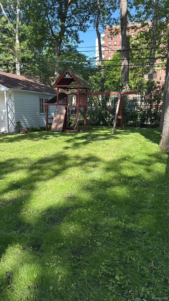 1500 Sherwood Court Dearborn City MI 48124