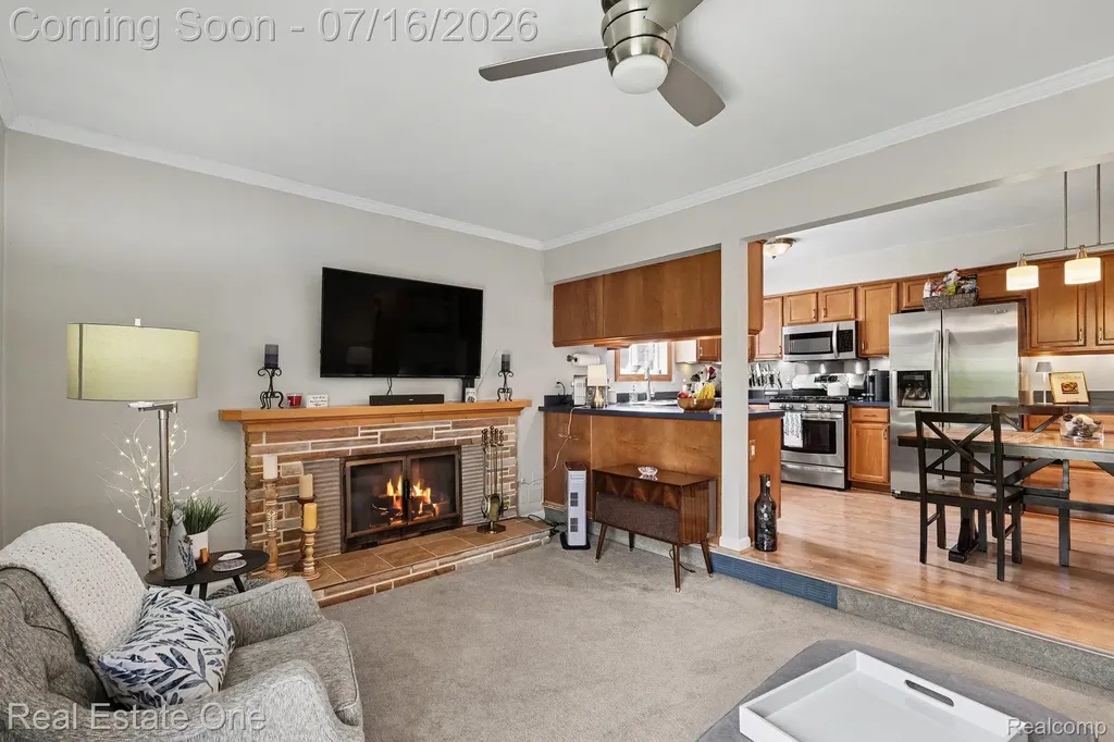 31240 Regal Drive Warren City MI 48088