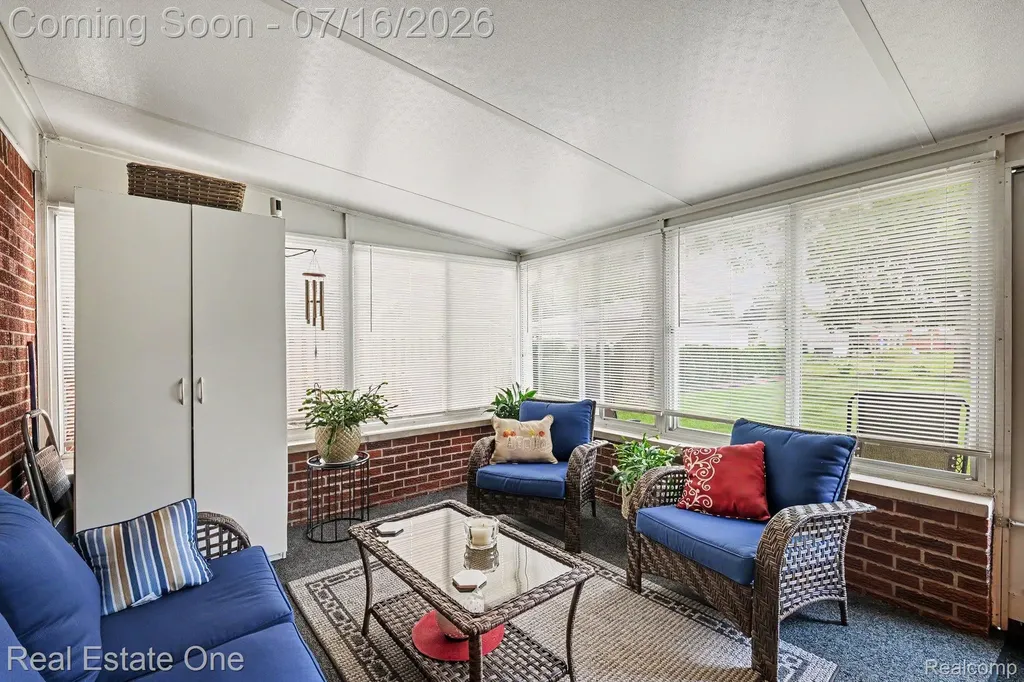 31240 Regal Drive Warren City MI 48088