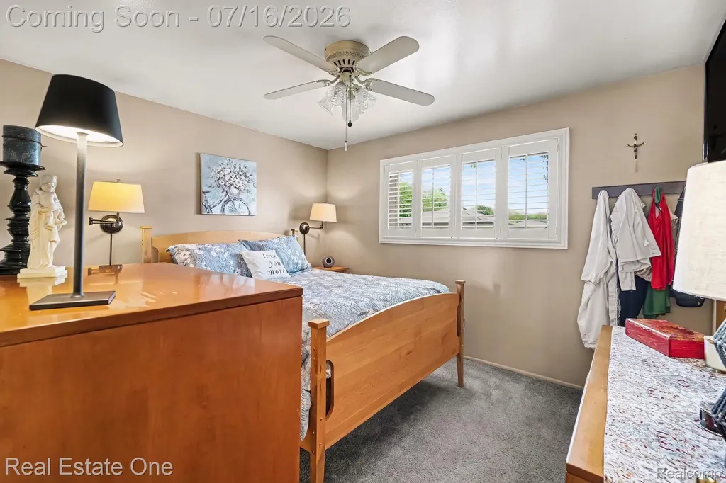 31240 Regal Drive Warren City MI 48088