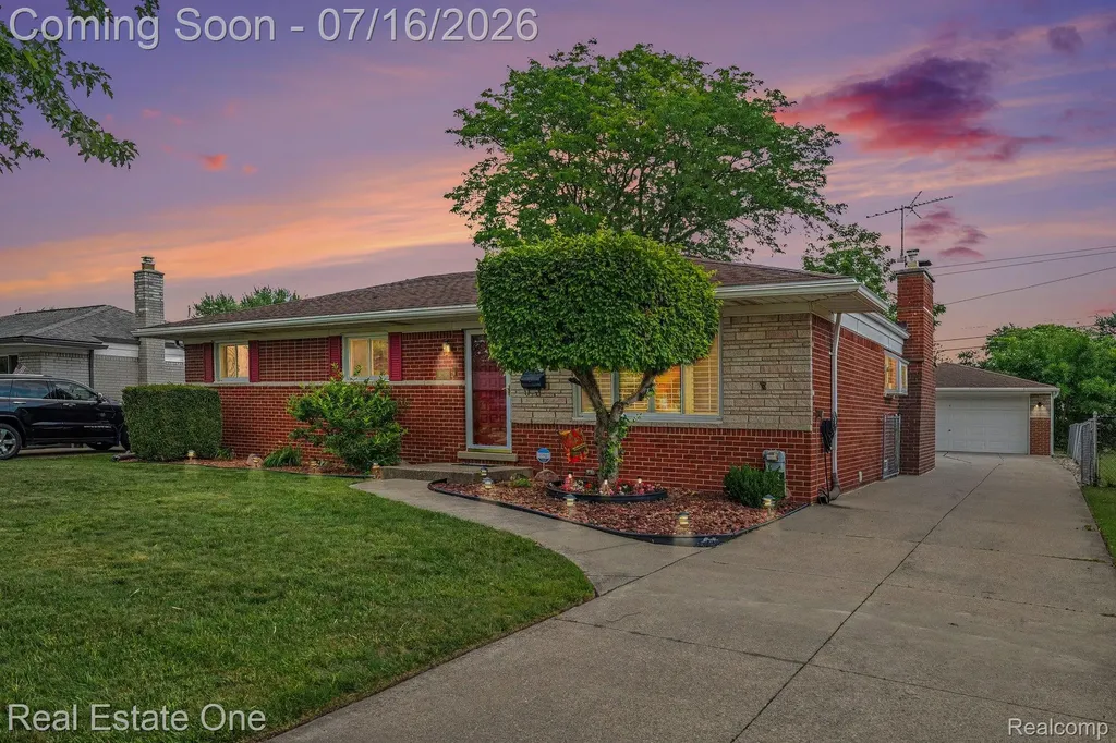 31240 Regal Drive Warren City MI 48088