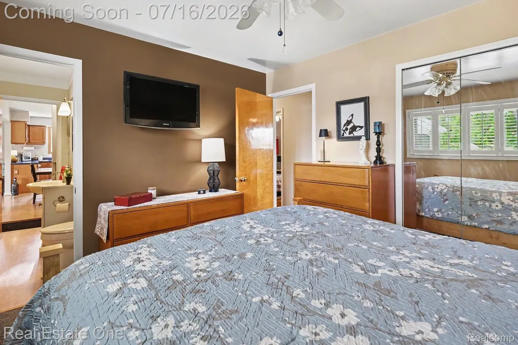 31240 Regal Drive Warren City MI 48088