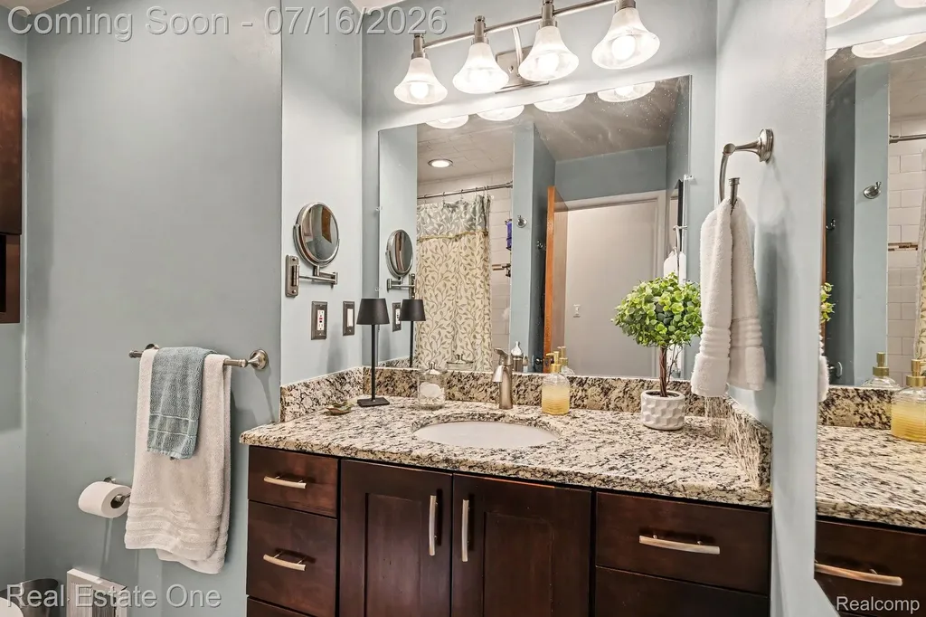 31240 Regal Drive Warren City MI 48088