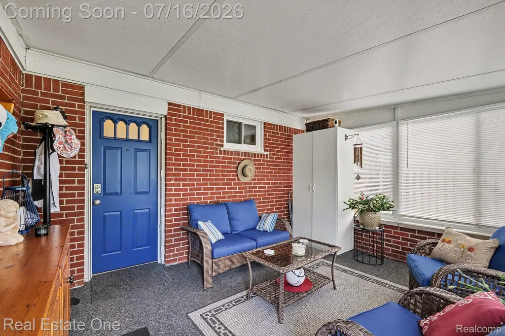 31240 Regal Drive Warren City MI 48088