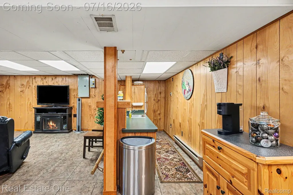 31240 Regal Drive Warren City MI 48088