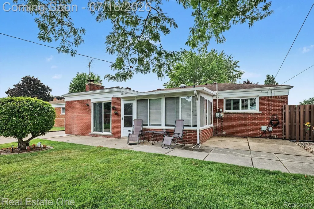 31240 Regal Drive Warren City MI 48088