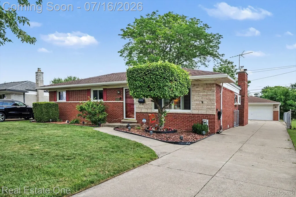 31240 Regal Drive Warren City MI 48088