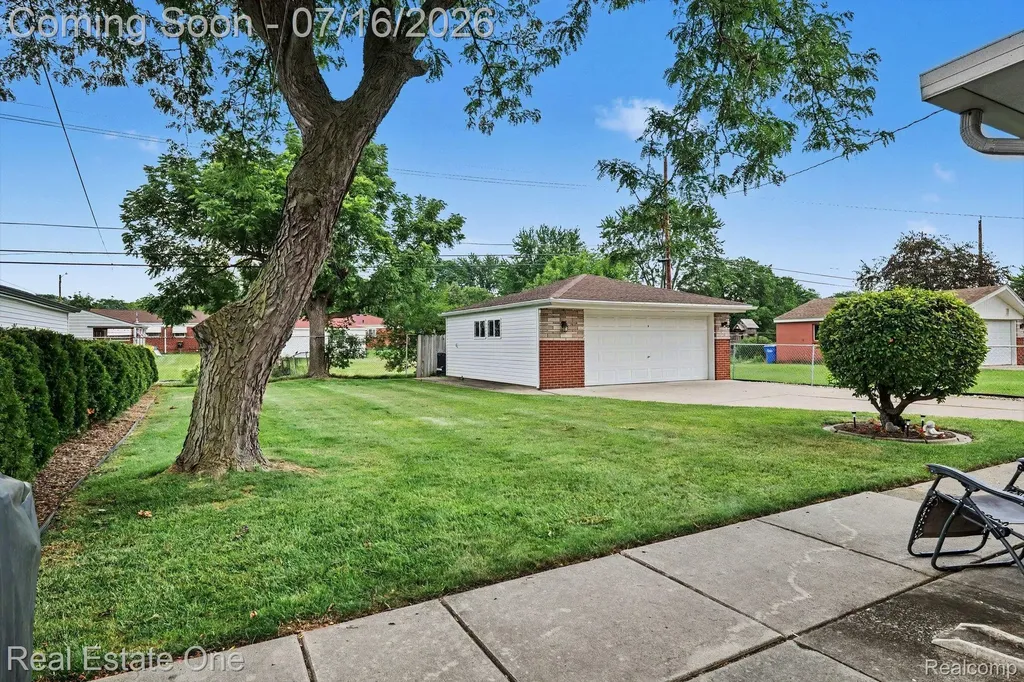 31240 Regal Drive Warren City MI 48088
