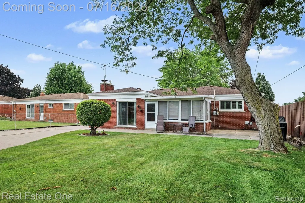 31240 Regal Drive Warren City MI 48088