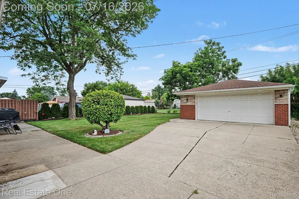 31240 Regal Drive Warren City MI 48088