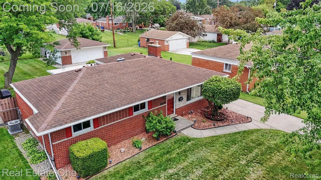 31240 Regal Drive Warren City MI 48088