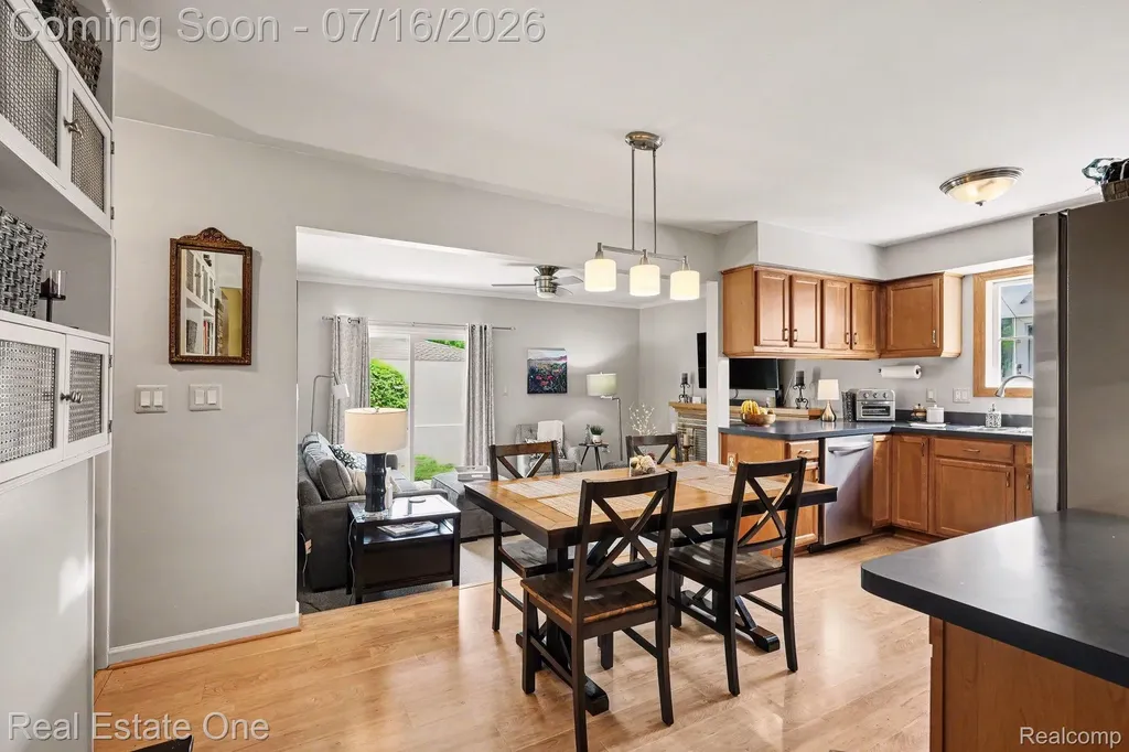 31240 Regal Drive Warren City MI 48088