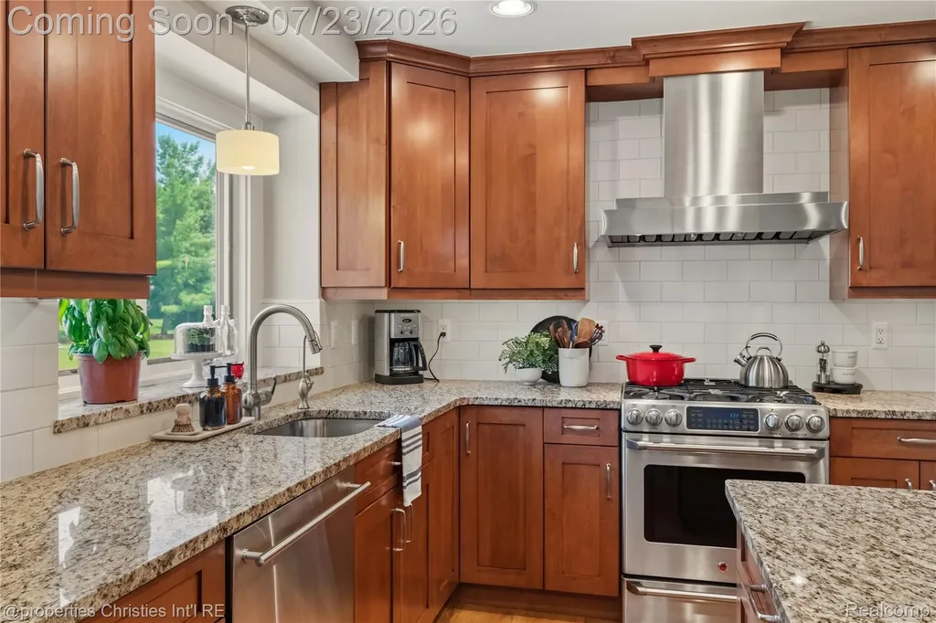 48806 Thornbury Drive Novi City MI 48374