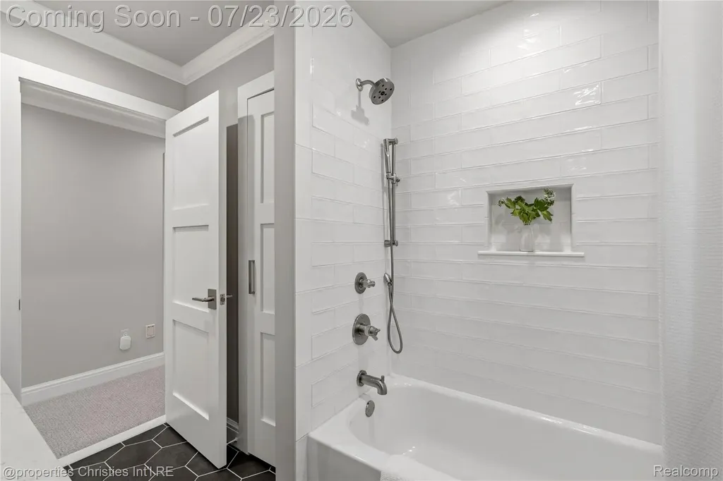 48806 Thornbury Drive Novi City MI 48374